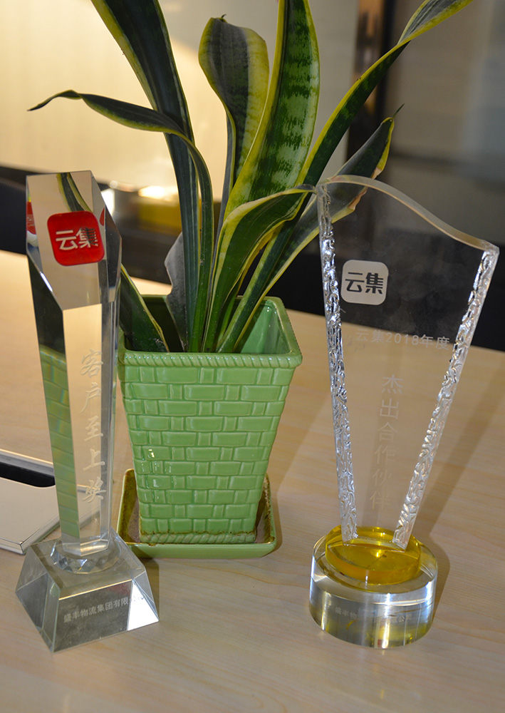 服務(wù)取勝，載譽而歸